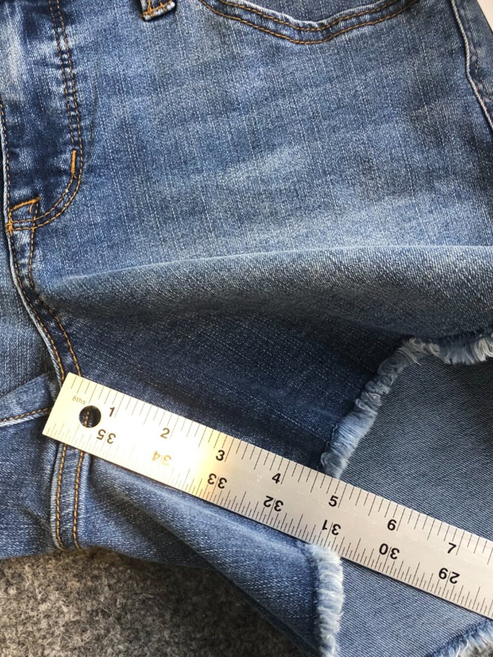 Seven7 Shorts Womens 8 Weekend Short 5" Inseam Fray Hem Light Wash Mid Rise - Picture 7 of 10